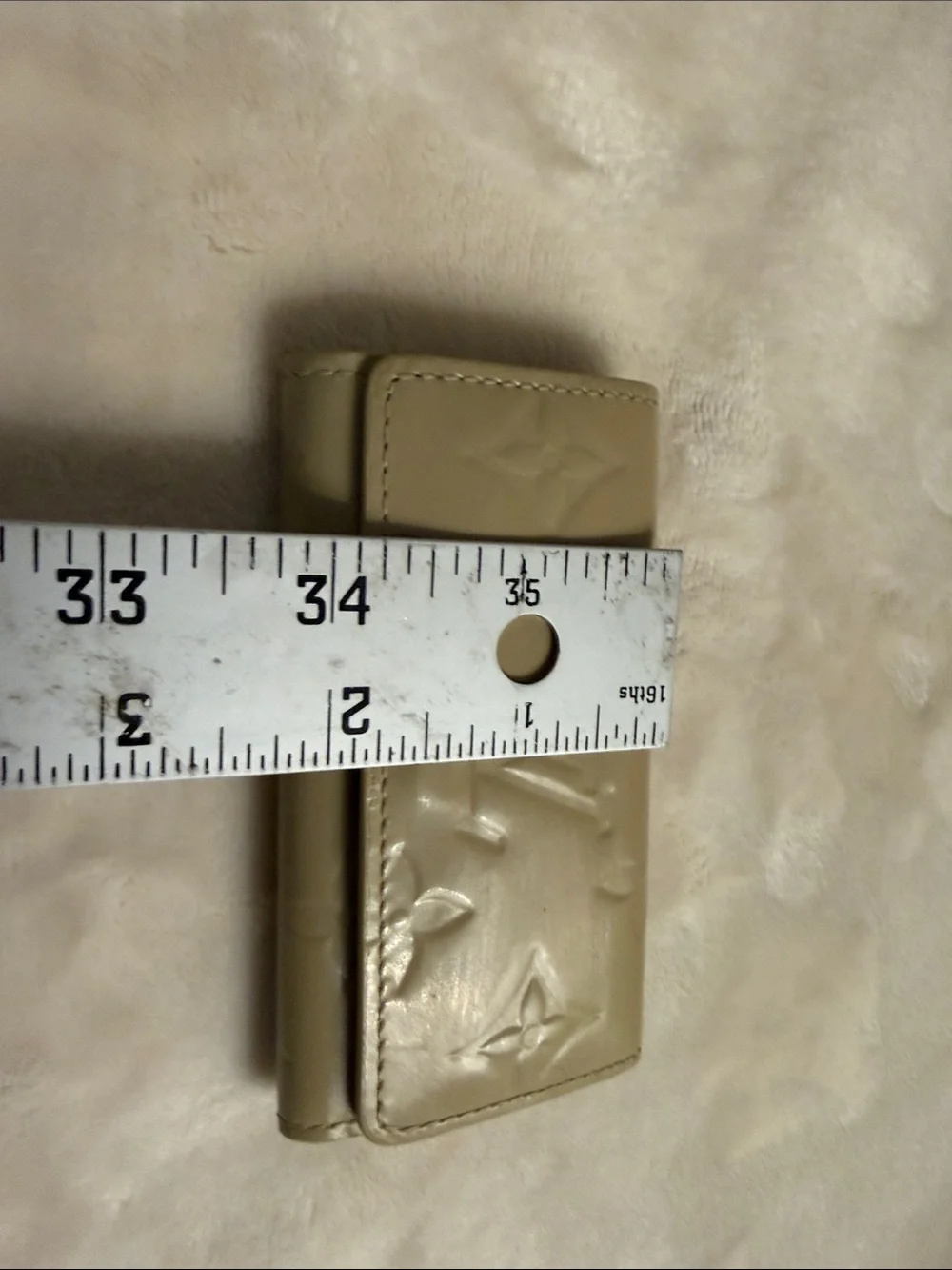 Louis Vuitton Cream Vernis Embossed Monogram Key Holder